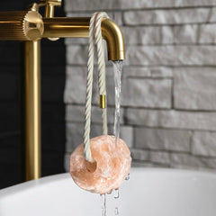 umaid sal himalaya buddy en tina, baño mineral suave y reconfortante.