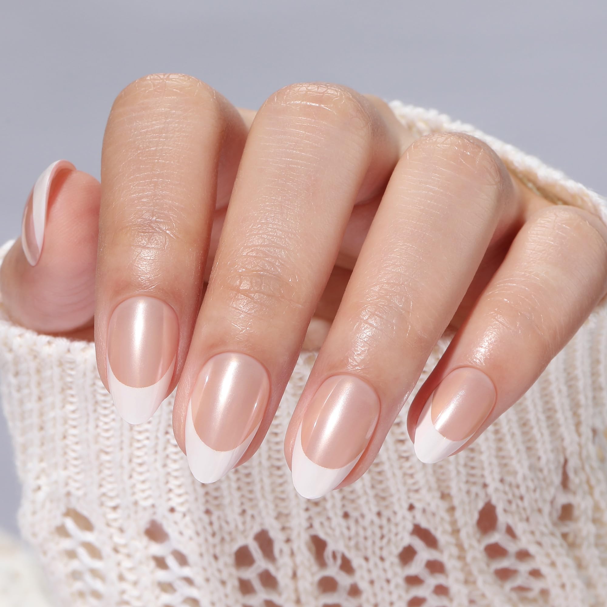 UNA GELLA acabado cromo blanco para estilo moderno y versátil.
