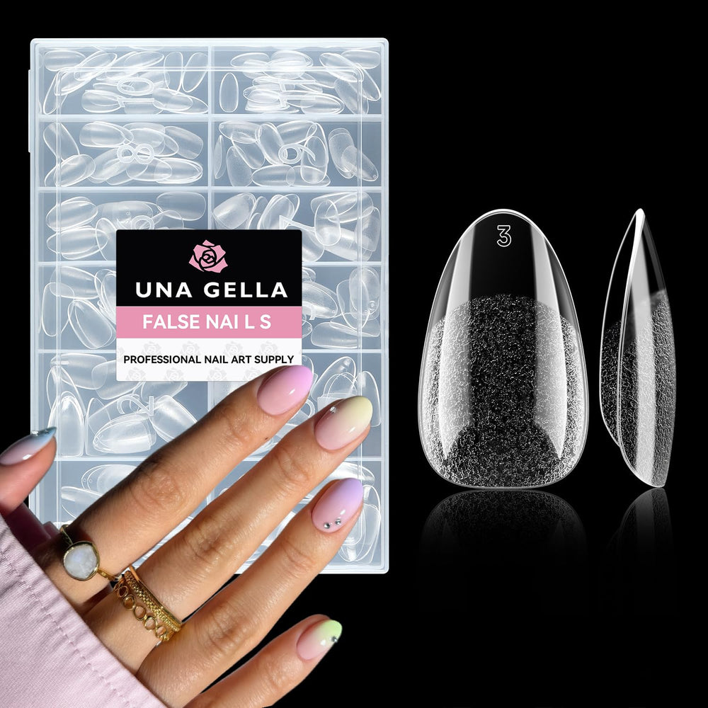 Uñas UNA GELLA almendra corta claras para una manicura rápida y natural.