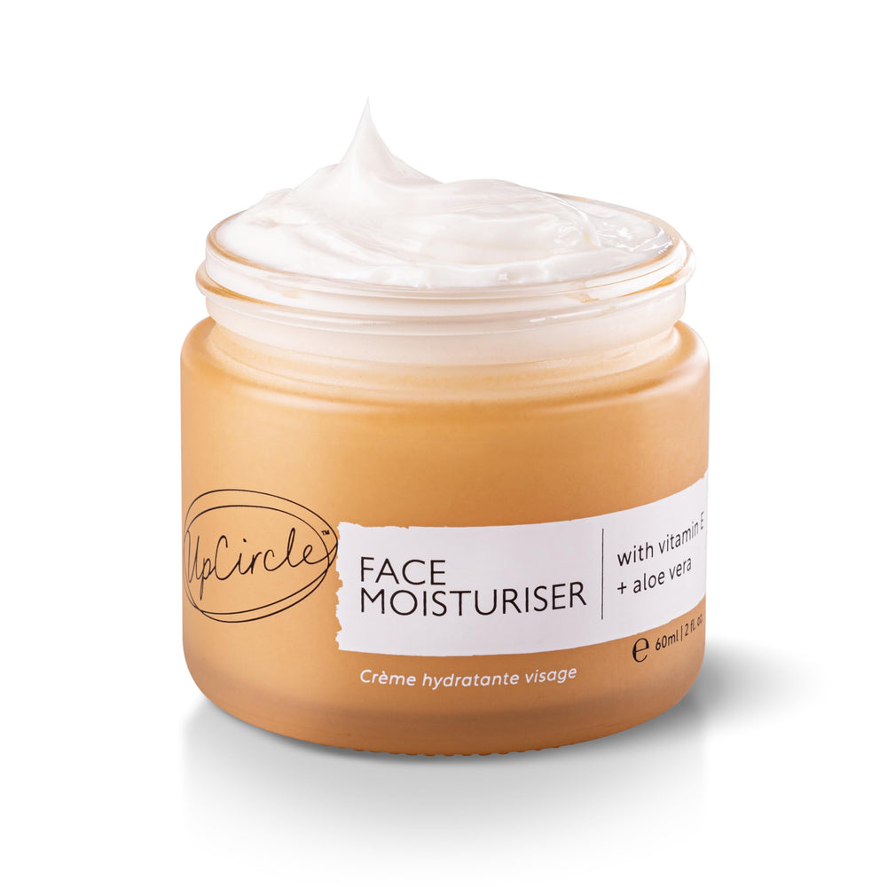 UPCIRCLE Crema hidratante con polvo de argán, textura sedosa para piel suave.