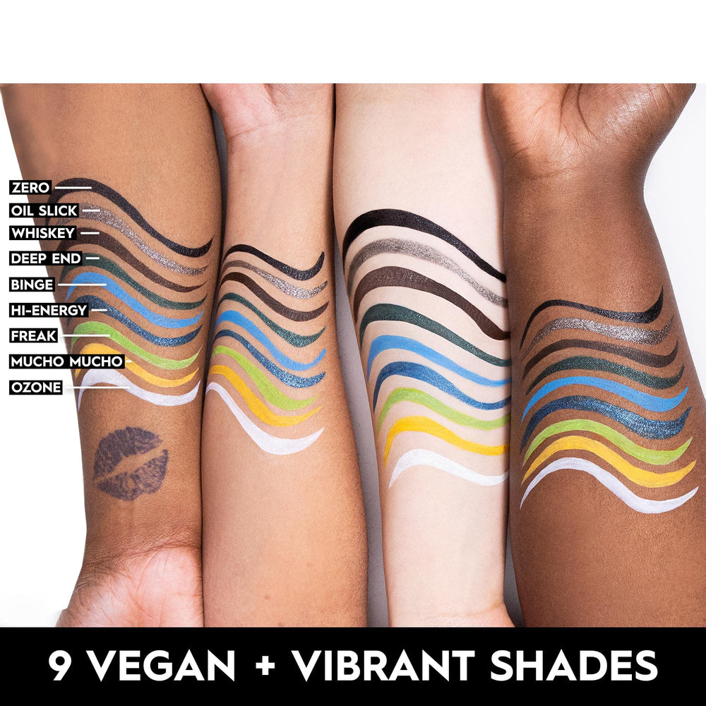 URBAN DECAY Oil Slick, pointe pinceau, noir profond et résistant.