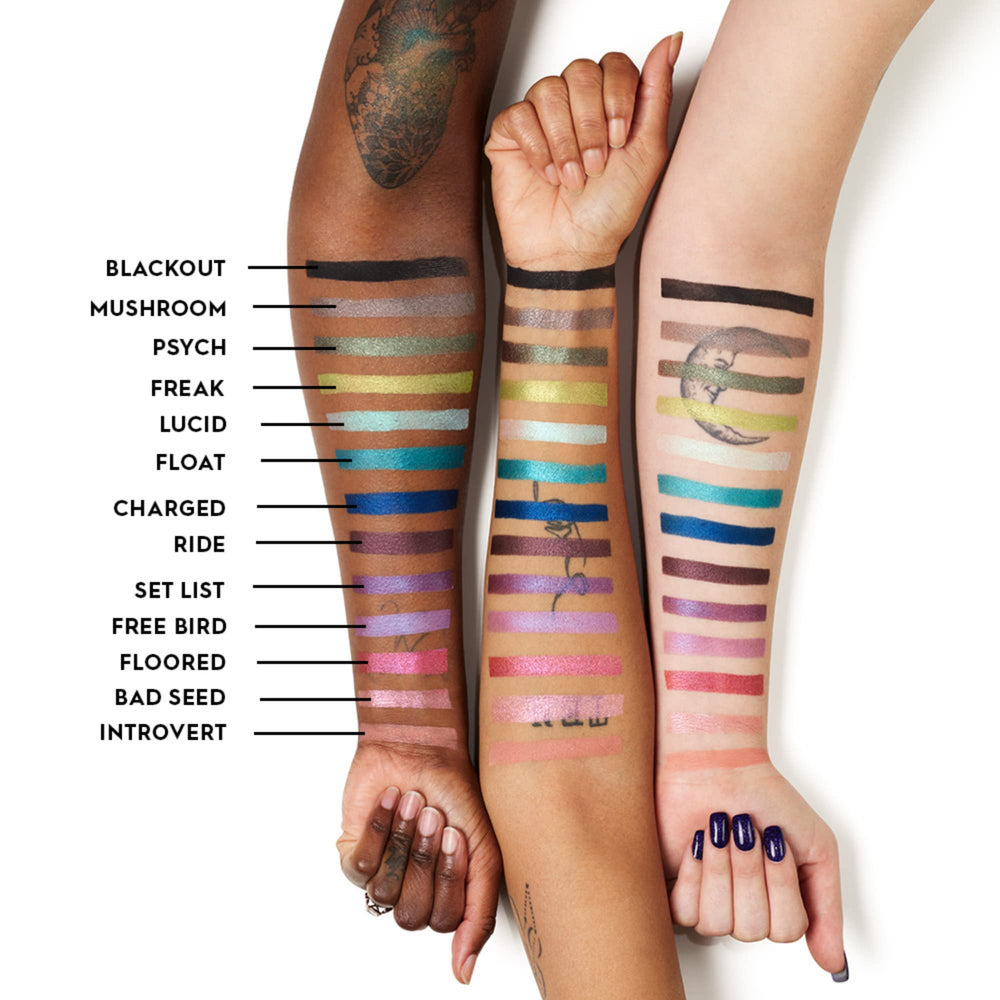 URBAN DECAY Ombre à paupières 24/7 Single application au doigt pour payoff maximal.