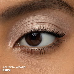 URBAN DECAY Ombre à paupières 24/7 Single texture crémeuse pour une application lisse.
