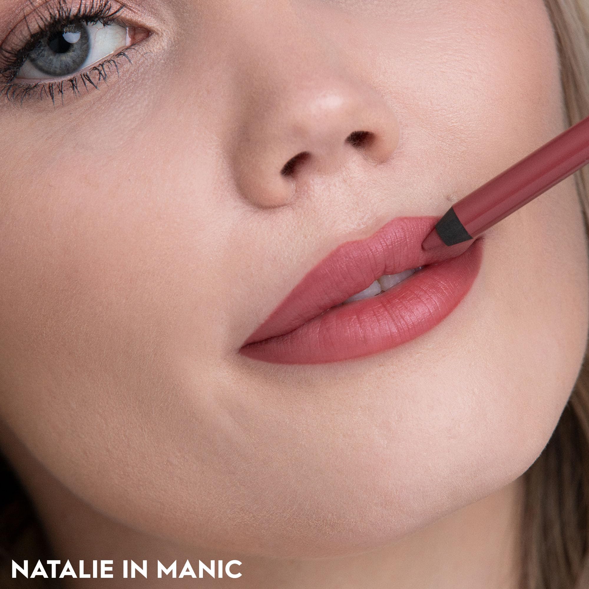 URBAN DECAY 24/7 Manic - Rosy Wine: textura cremosa que desliza sin esfuerzo.