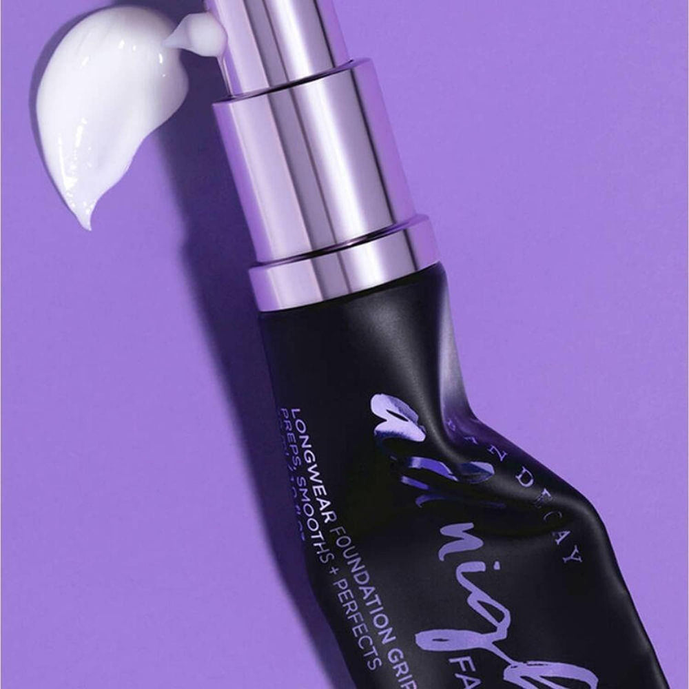 URBAN DECAY All Nighter primer-base-sustento-maquillaje funciona como base estable para el maquillaje.