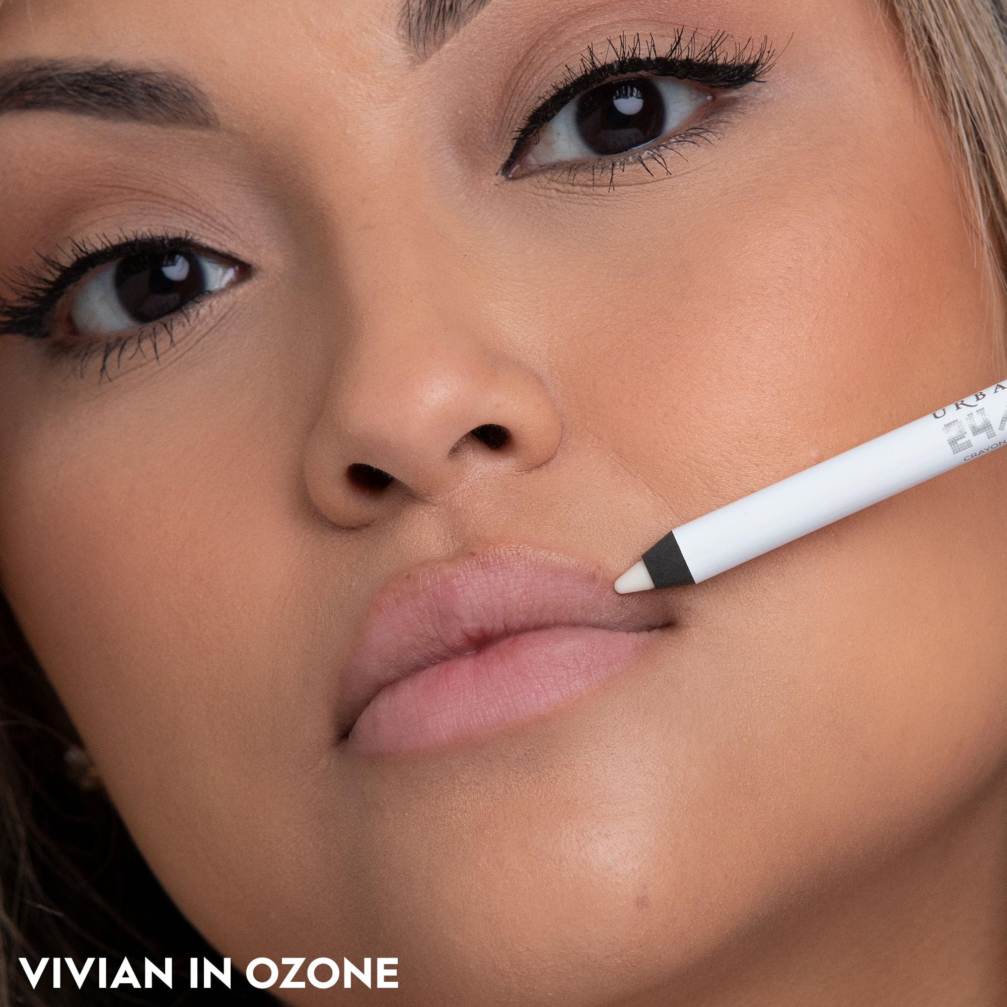 URBAN DECAY 24/7 Glide-On Ozone claro: fórmula impermeable para mayor resistencia