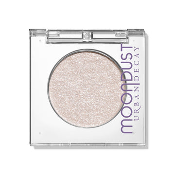 Sombra Space Cowboy de Urban Decay Moondust, aplicación suave y brillo intenso.