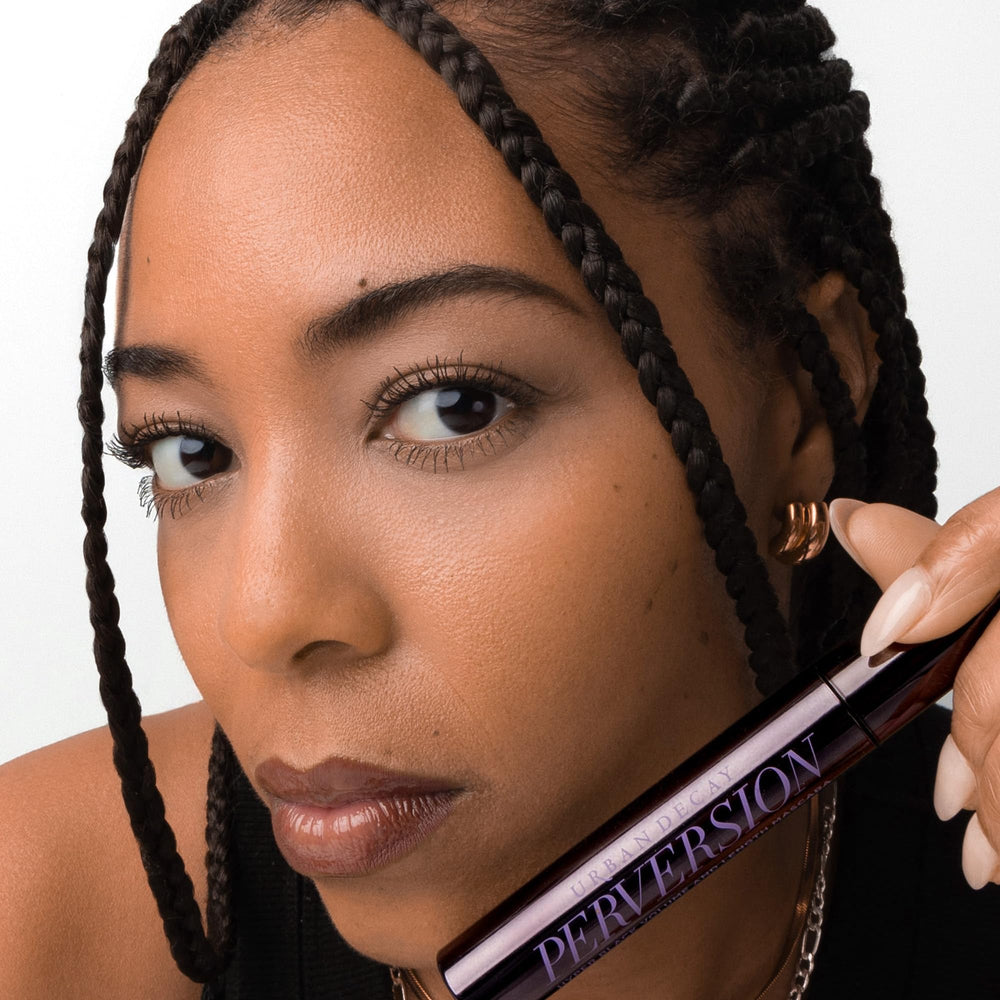 URBAN DECAY Perversion Mascara: resistente al sudor para uso diario.