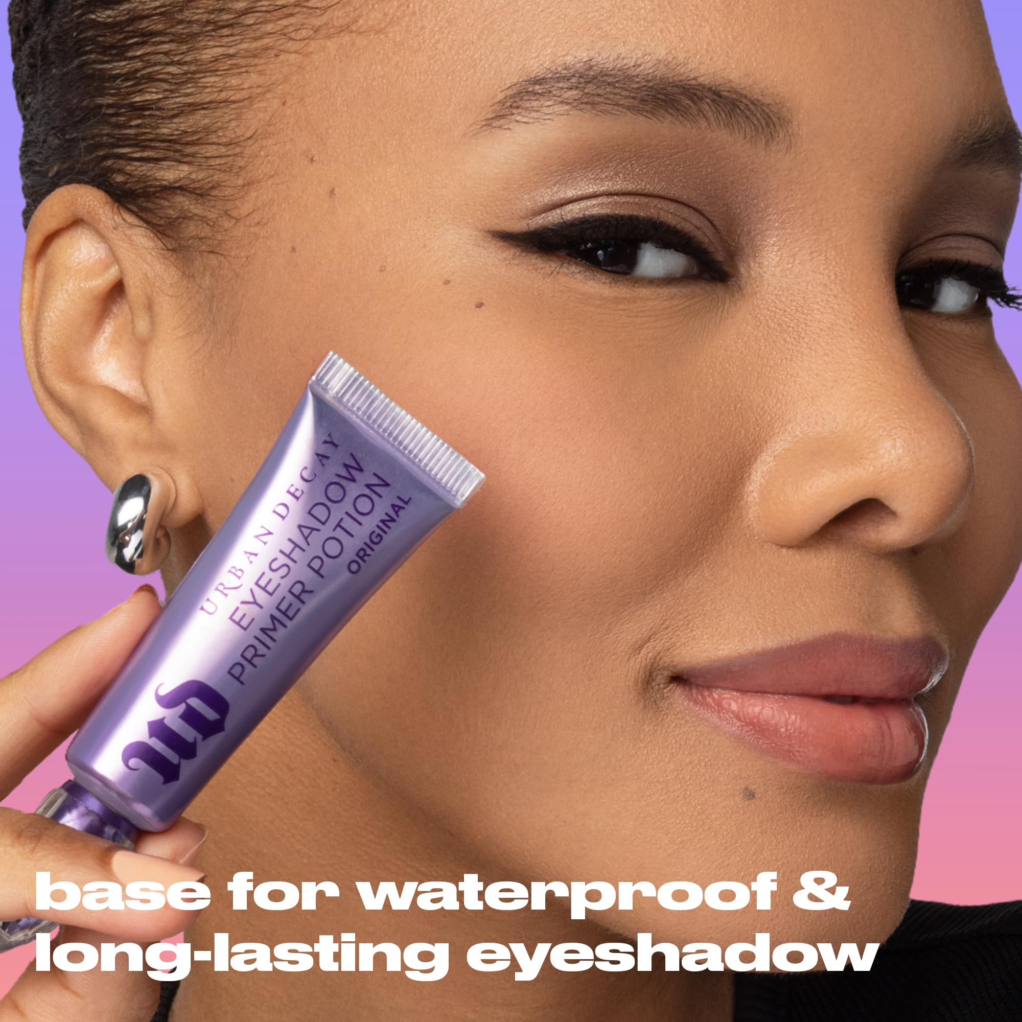 Urban Decay Primer Potion Eden, texture lisse qui prépare efficacement la zone des paupières.