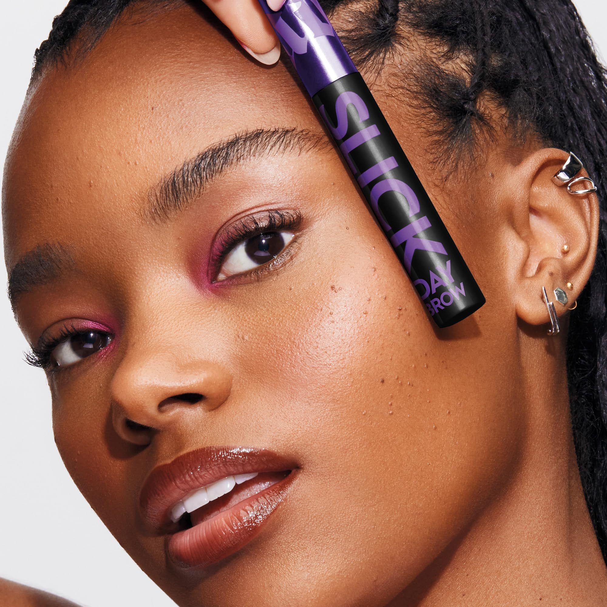 Urban Decay Slick Day Strong-Hold: textura ligera y cómoda.