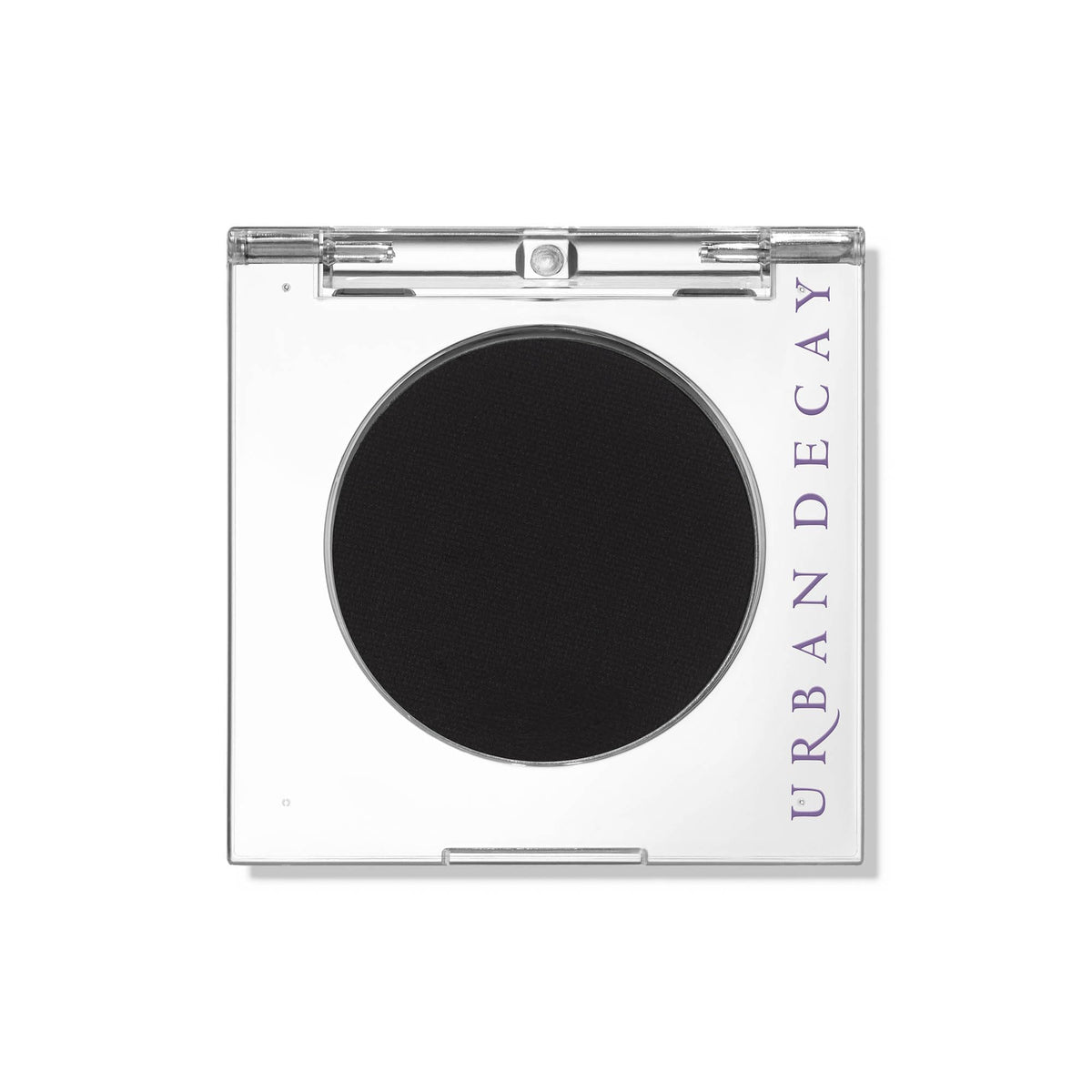 URBAN DECAY 24/7 Blackout, sombra mate negra, para delinear mirada intensa.