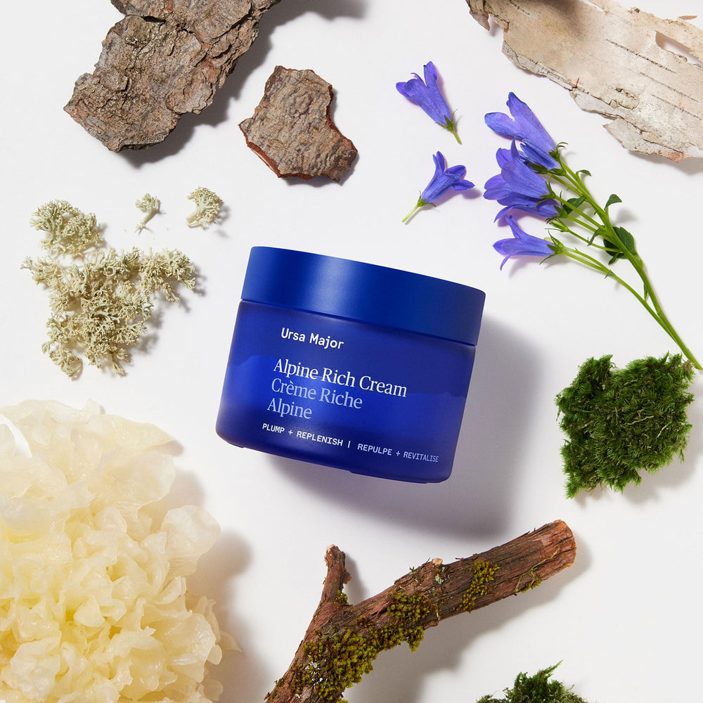 Ursa Major Alpine Rich Cream, ingredientes clave como Tremella para hidratación.