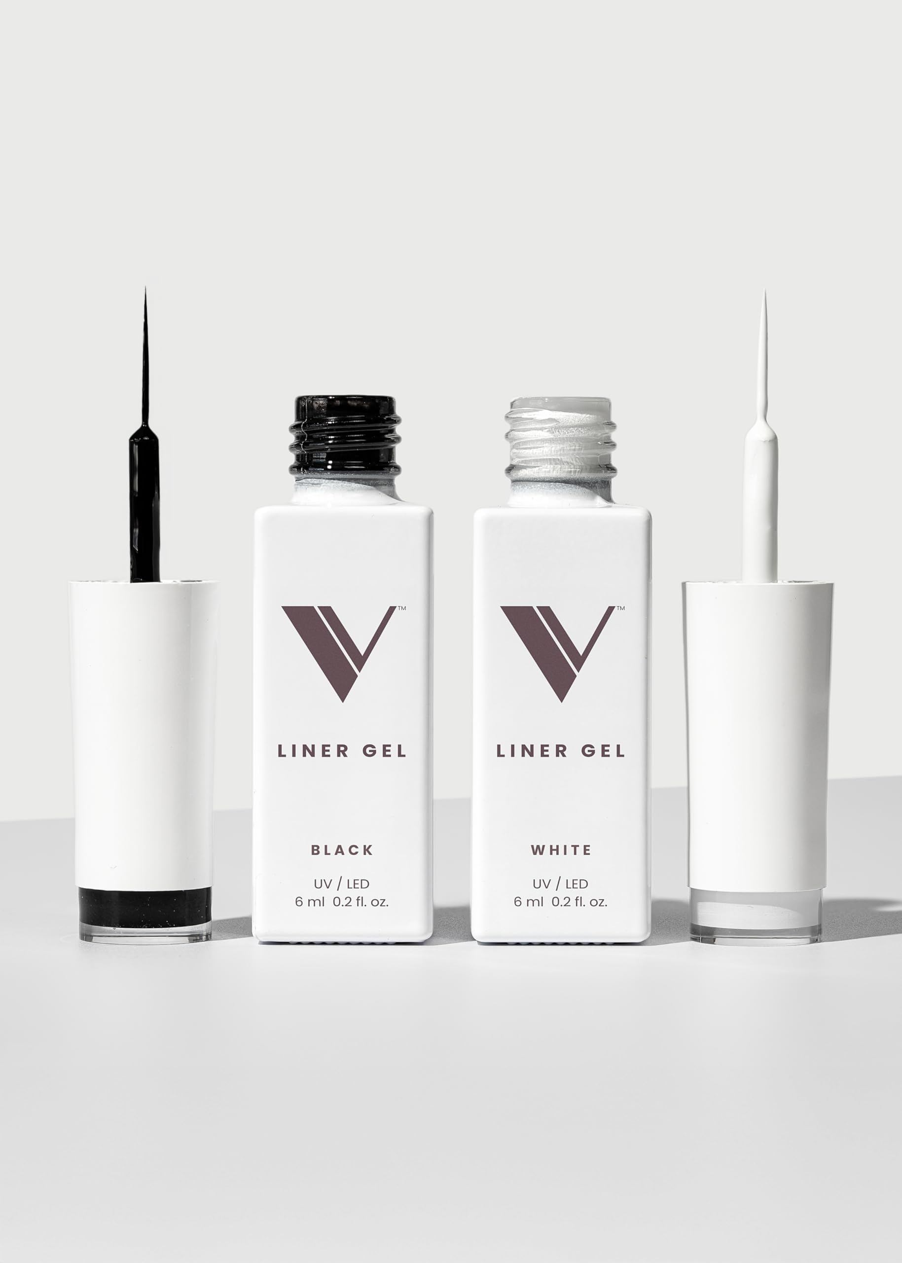 V Beauty Pure Gel delineador Blanco: aplicación detallada para líneas finas y punta francesa impecable.