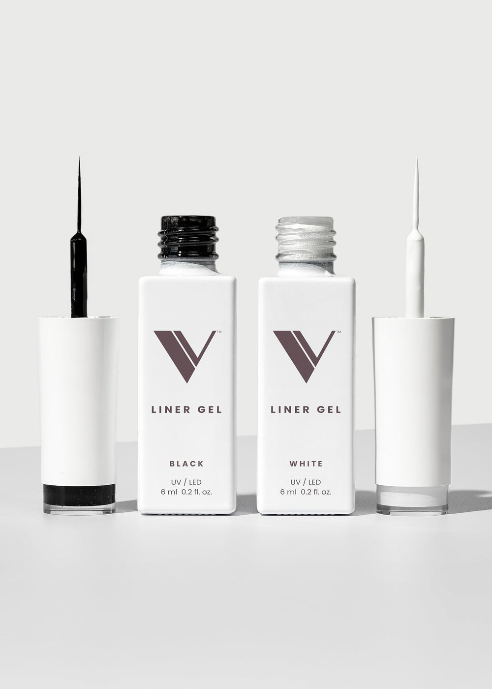 V Beauty Pure Gel delineador Blanco: aplicación detallada para líneas finas y punta francesa impecable.