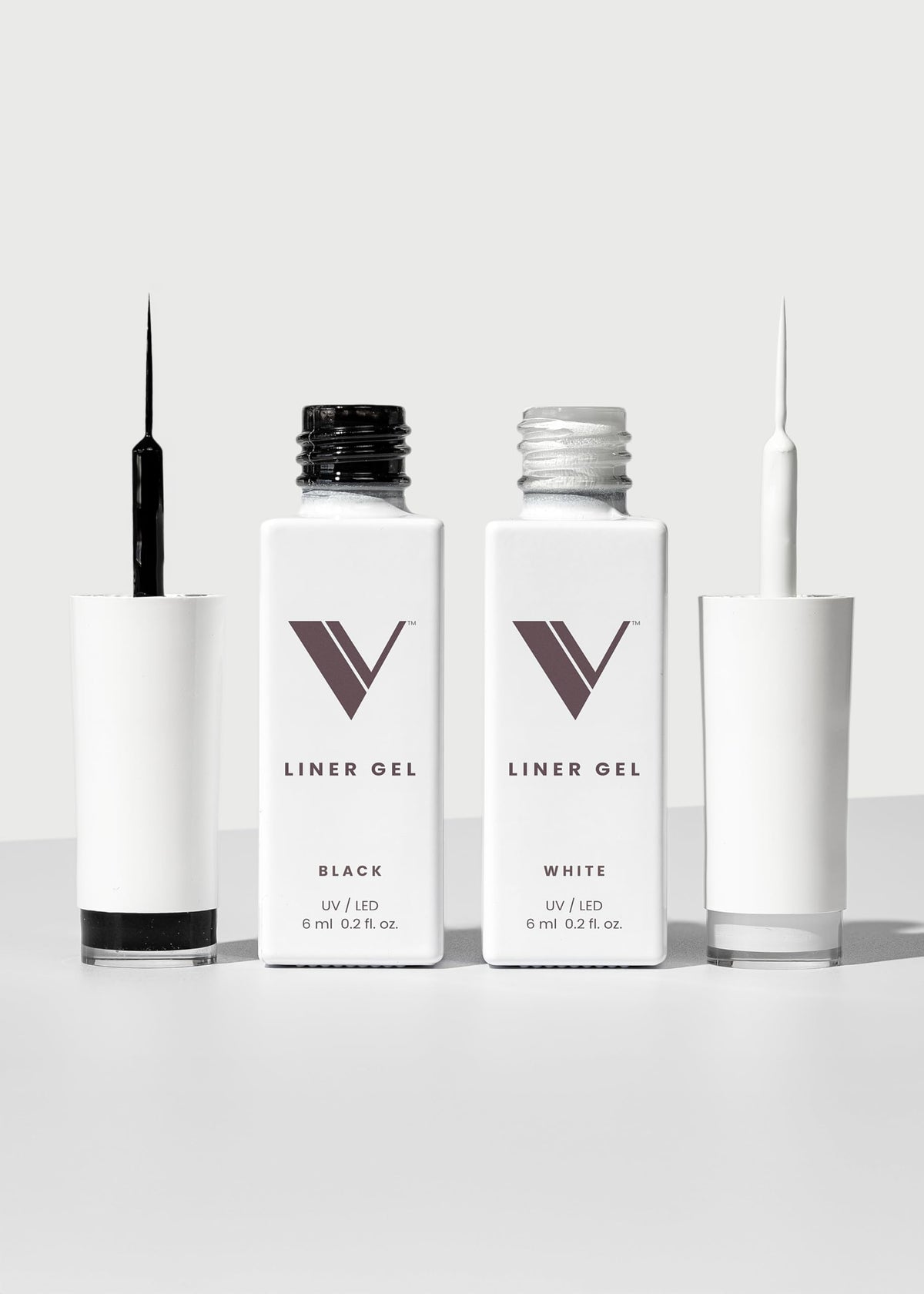 V Beauty Pure Gel delineador Blanco: aplicación detallada para líneas finas y punta francesa impecable.