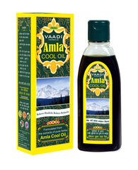 Aplicación capilar de Vaadi Herbals Amla y Brahmi para suavidad y densidad.
