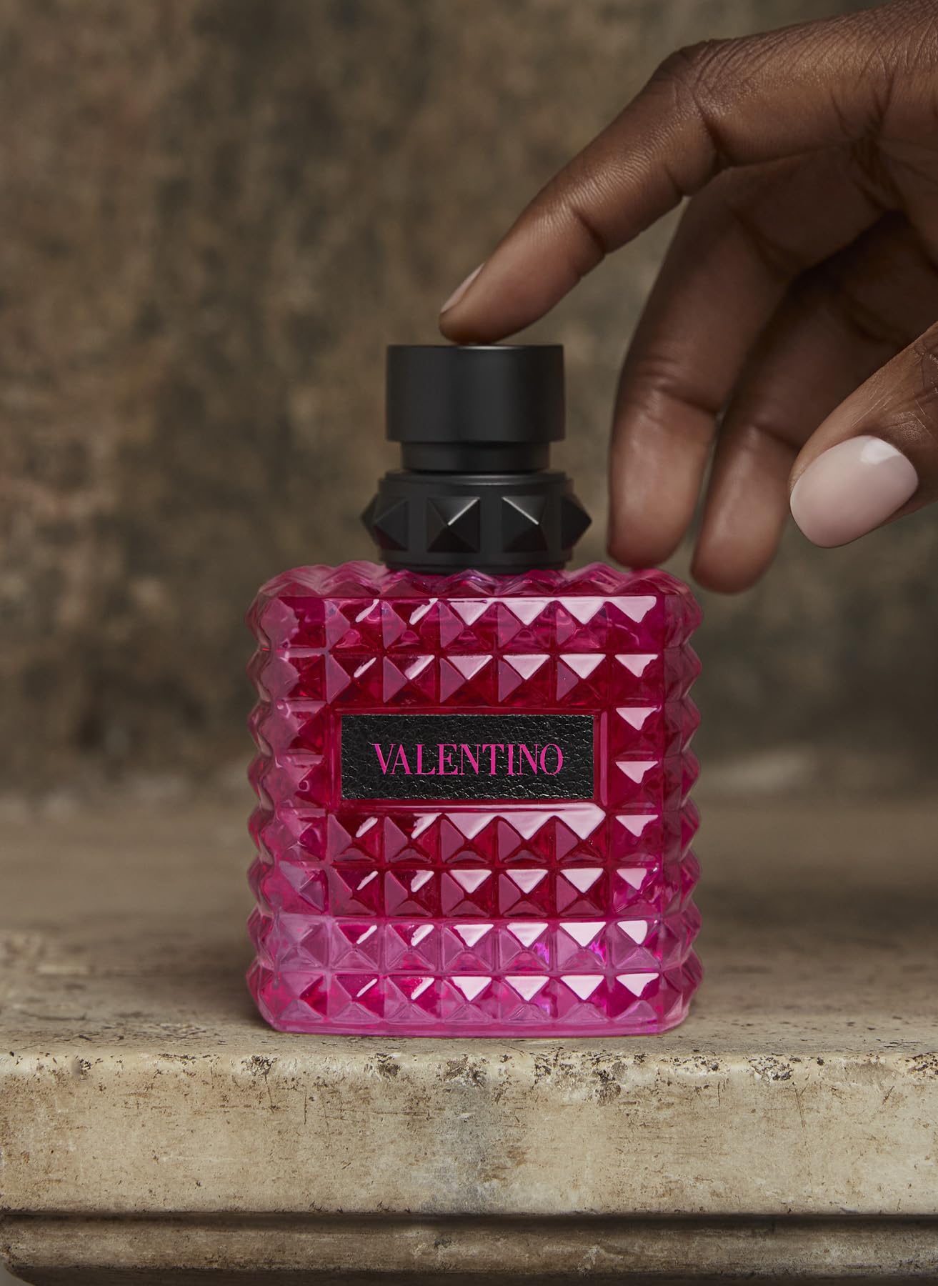Valentino Donna Born In Roma Extradose, envase y empaque que inspiran lujo.
