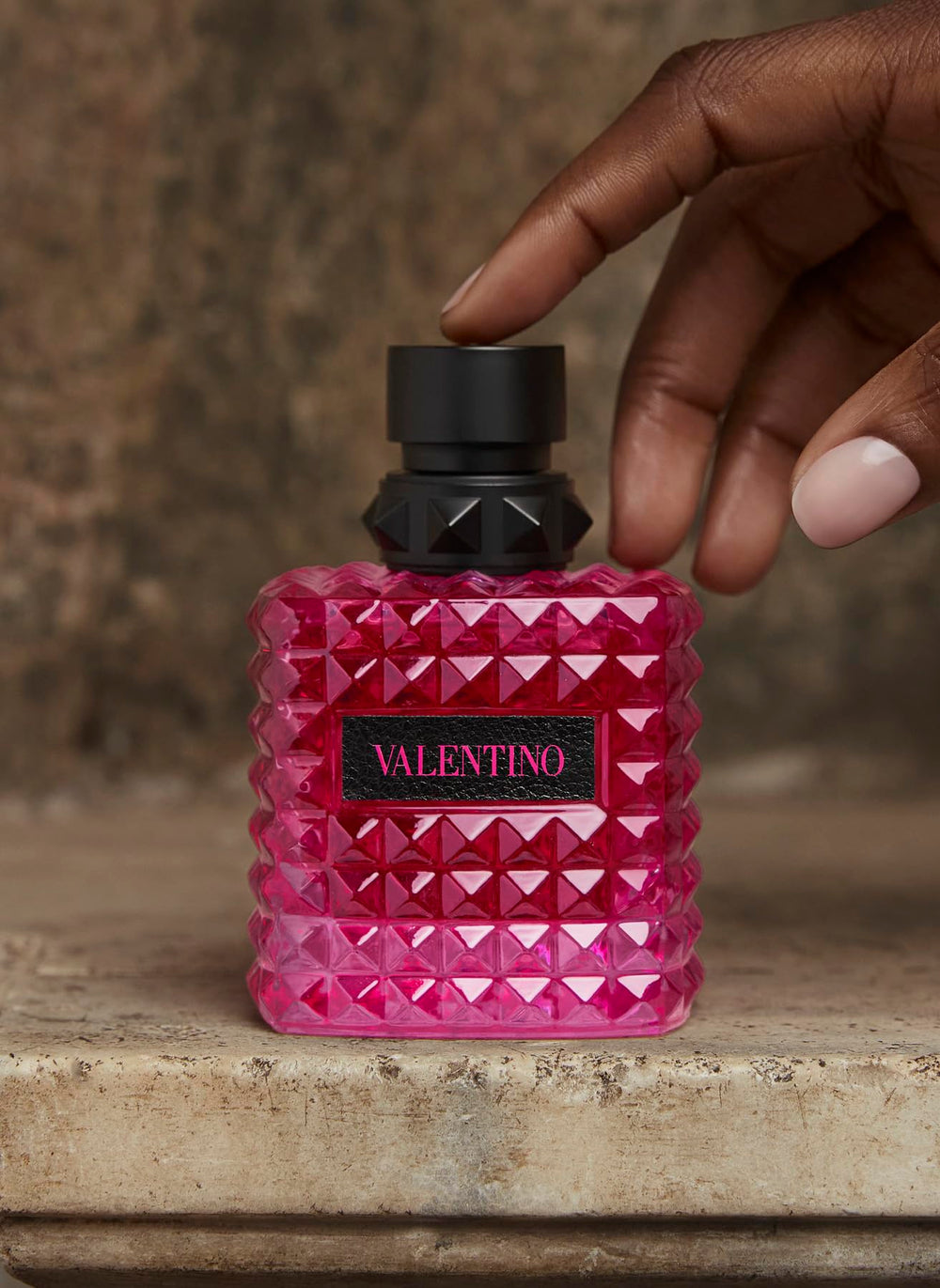 Valentino Donna Born In Roma Extradose, envase y empaque que inspiran lujo.
