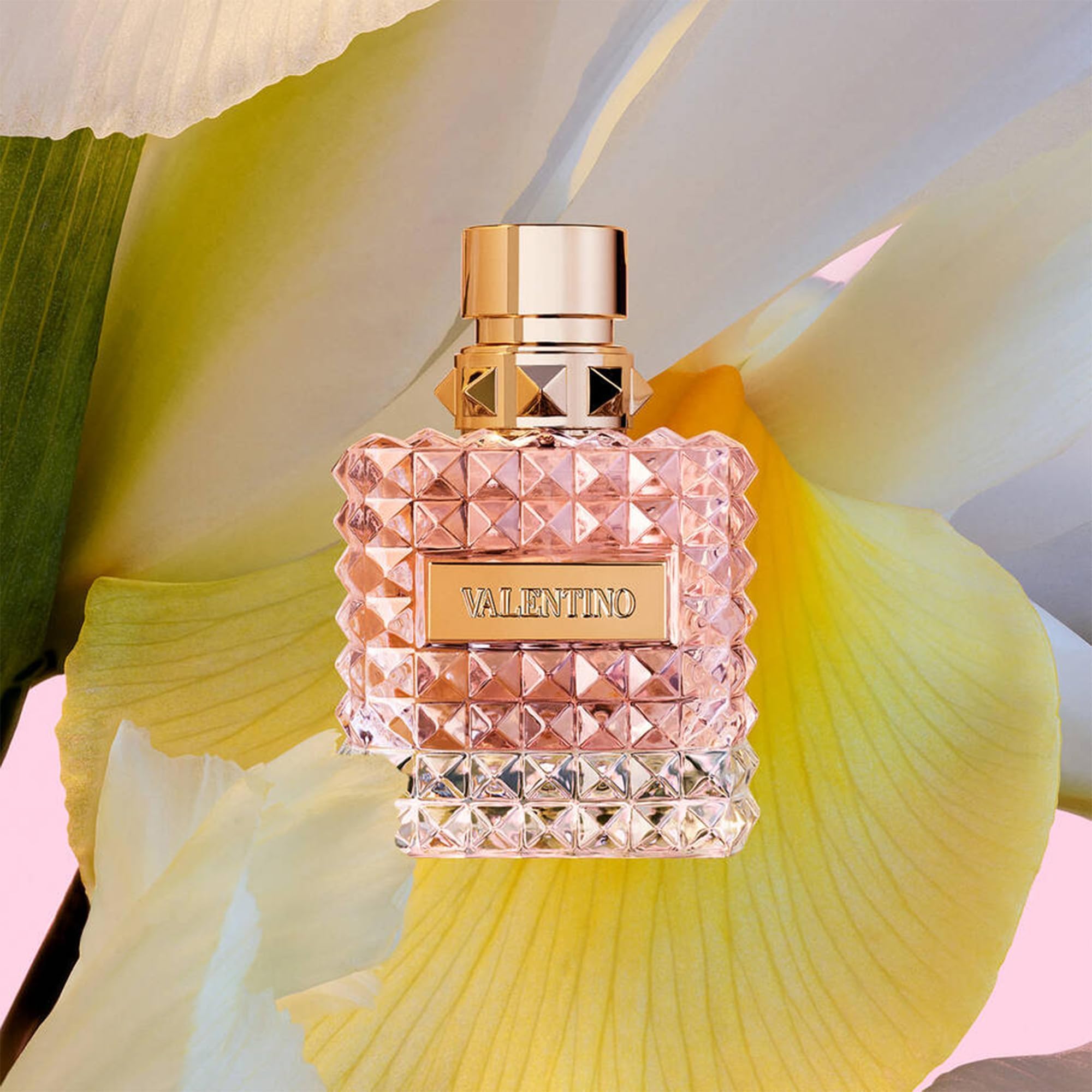 Valentino Donna - notas de fondo de pachulí y vainilla, calidez envolvente.