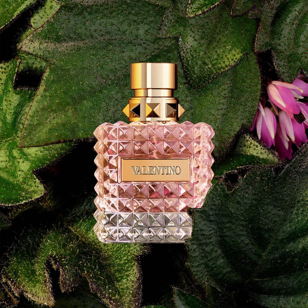 Valentino Donna - rosa búlgara y iris en el corazón, aroma elegante.