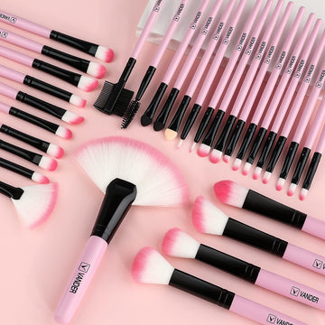 Brocha Vander difuminado ojos: mezcla sombras para transiciones suaves.