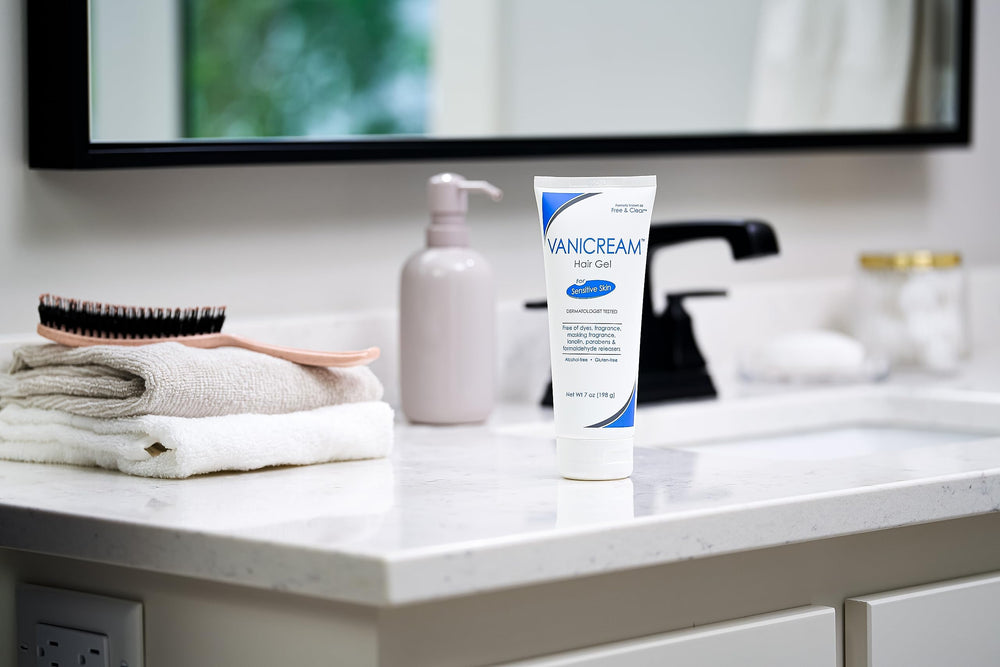 Textura ligera de Vanicream Gel sin fragancia deja apariencia natural y manejabilidad.