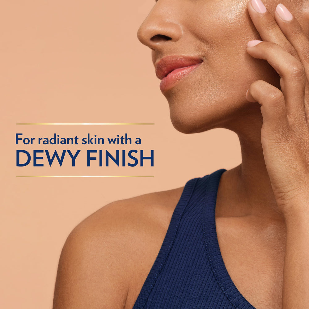 Effet éclat discret sur la peau avec Vaseline Cocoa Shimmer Stick.