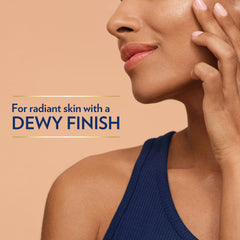 Effet éclat discret sur la peau avec Vaseline Cocoa Shimmer Stick.