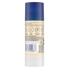 Vaseline Cocoa Shimmer Stick geste d'application fluide et rapide.