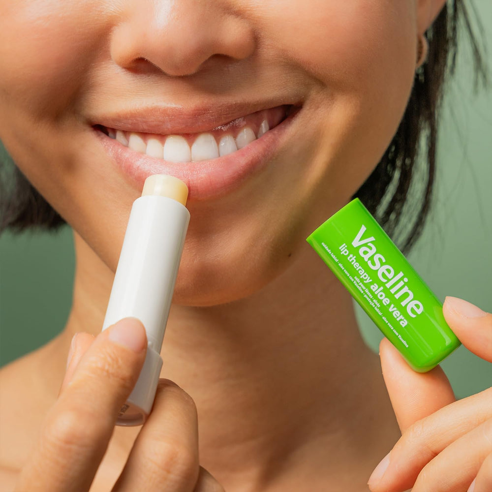 Vaseline Lip Therapy textura suave y no grasa para labios favorecidos