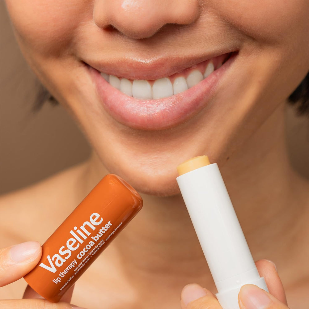 Vaseline Lip Therapy Cocoa Butter, aplicación en cualquier lugar: retoques rápidos.