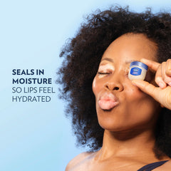 Diseño icónico del envase mini de Vaseline.