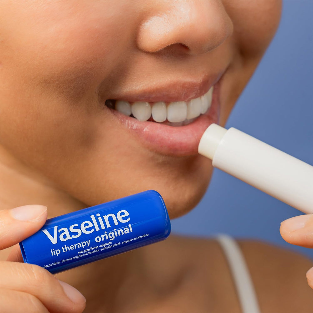 Vaseline Terapia Labial Original, empaque práctico para bolso o maletín