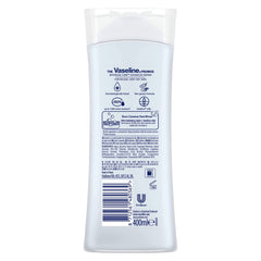 Aplicación diaria de Vaseline para piel seca y cómoda