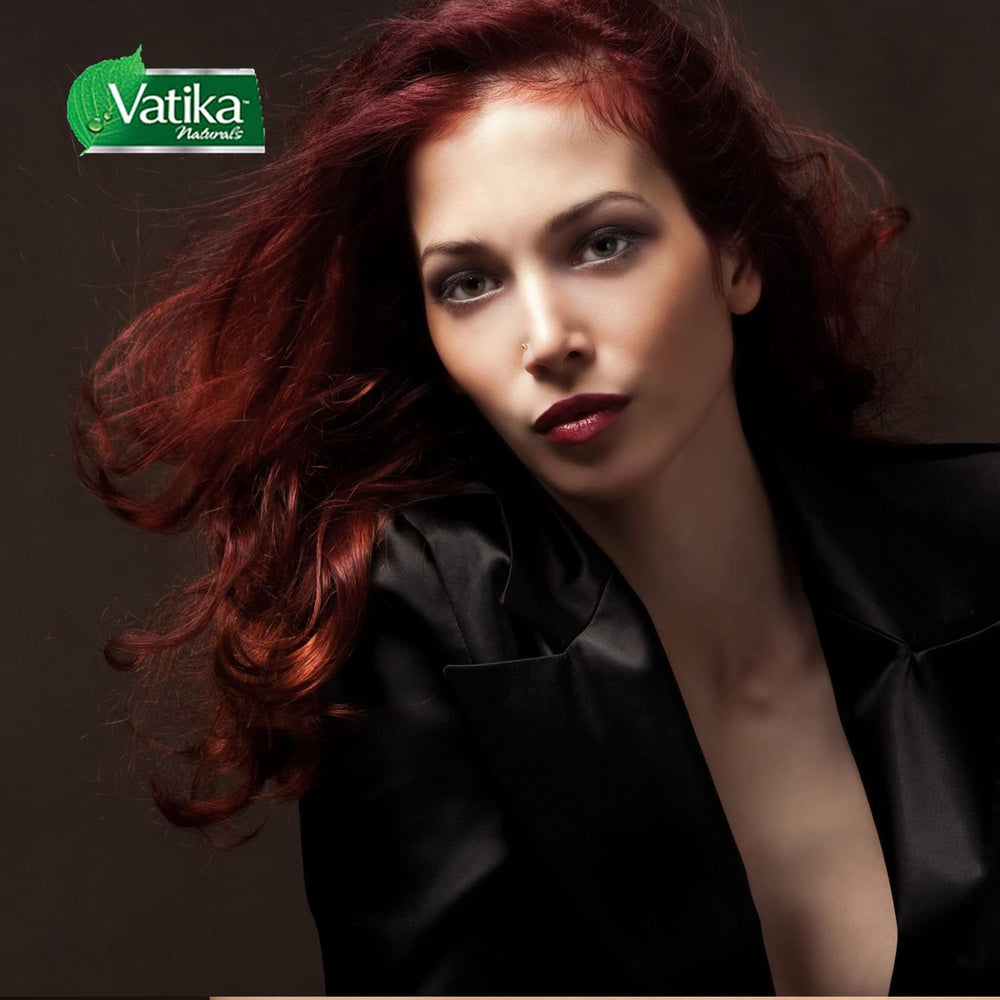 Vatika Naturals: mezcla herbal nutritiva que aporta brillo y suavidad al cabello.