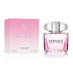 Versace Bright Crystal, etiqueta destacada para reconocer la fragancia de la colección.
