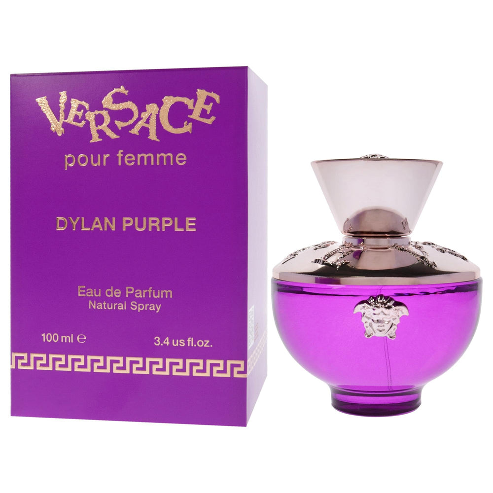 Versace Dylan Purple, ambientación tocador, evoca un aroma sofisticado para tu ritual diario.