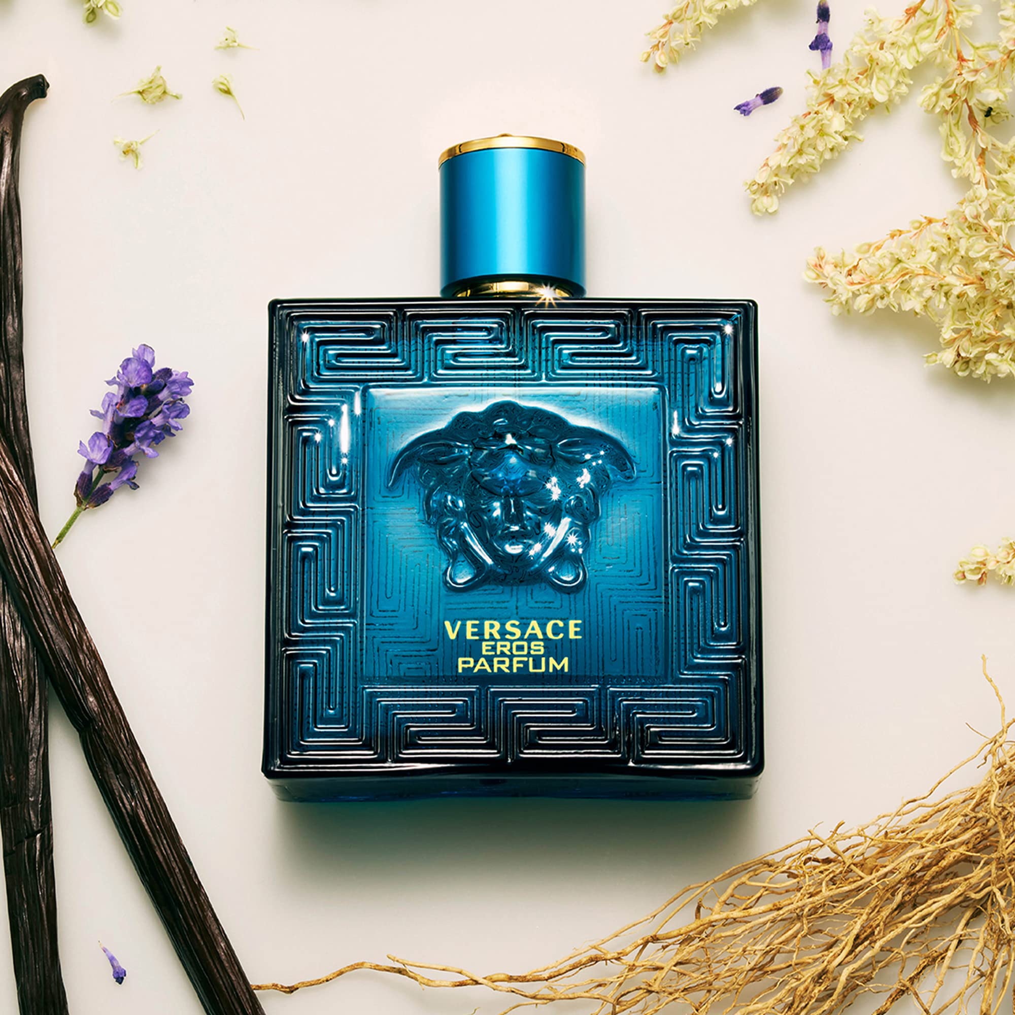 Versace Eros Parfum: empaque completo, frasco elegante