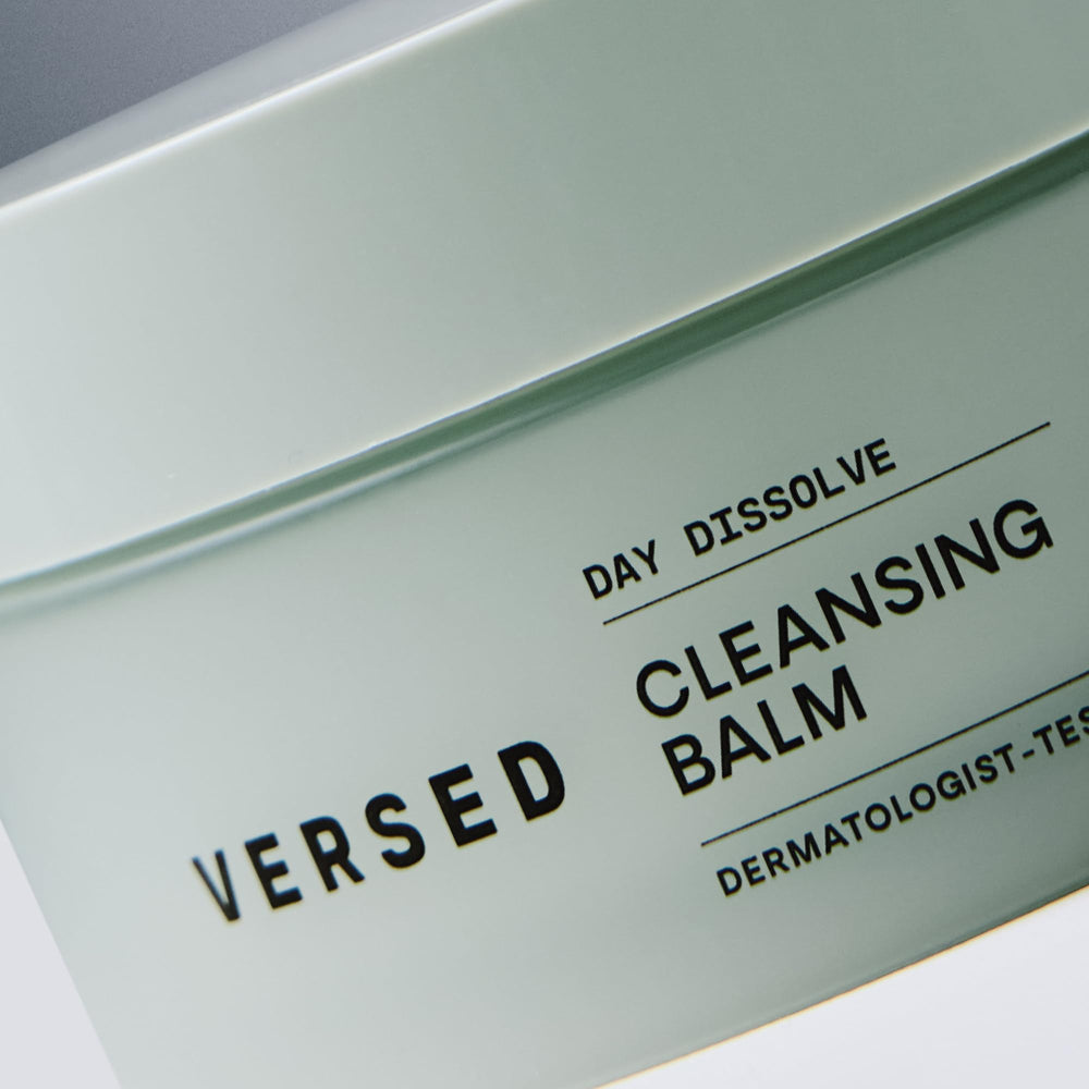 Versed Day Dissolve empaque cómodo para almacenamiento diario