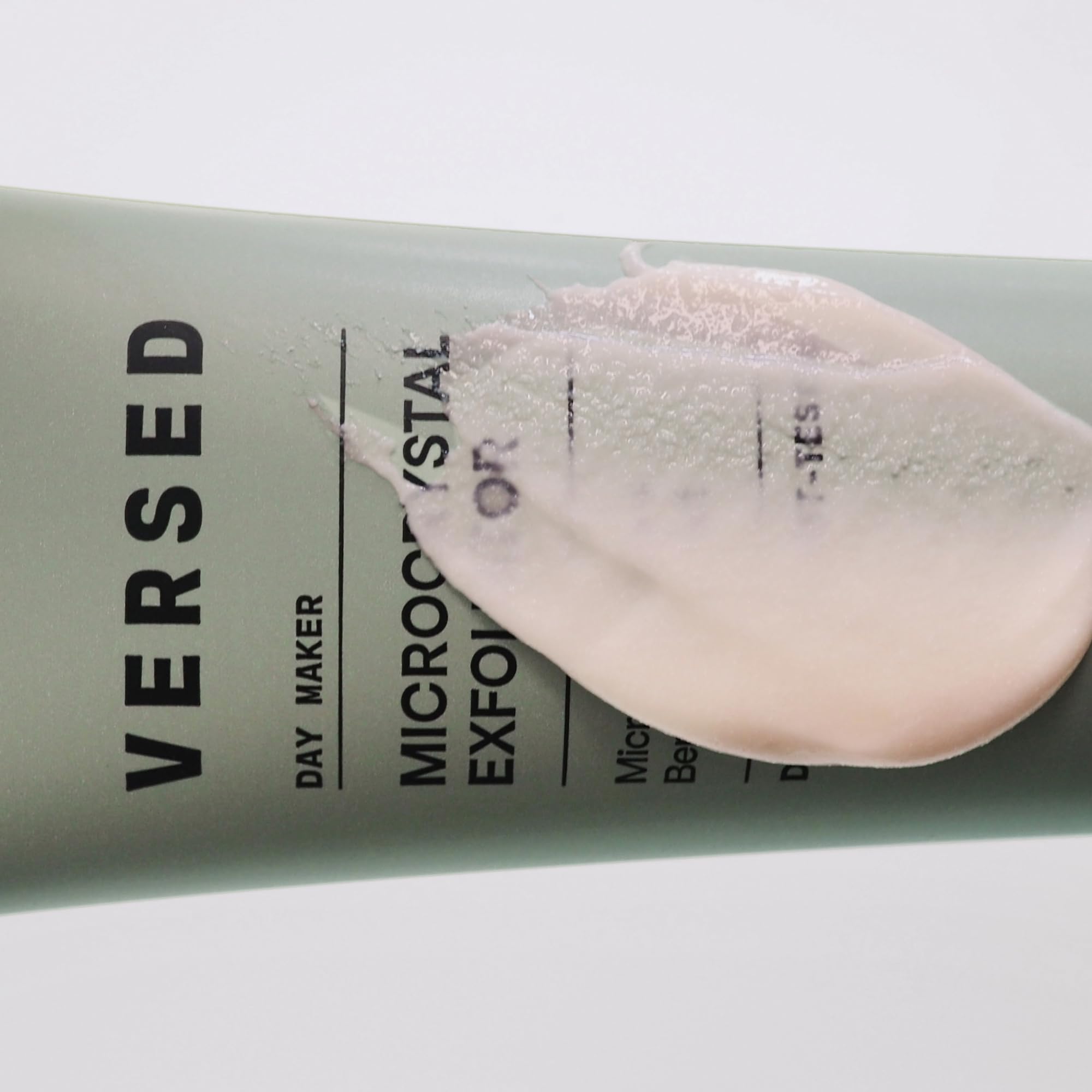 Versed Day Maker exfoliador vegano y sin crueldad, opción sostenible para tu rutina