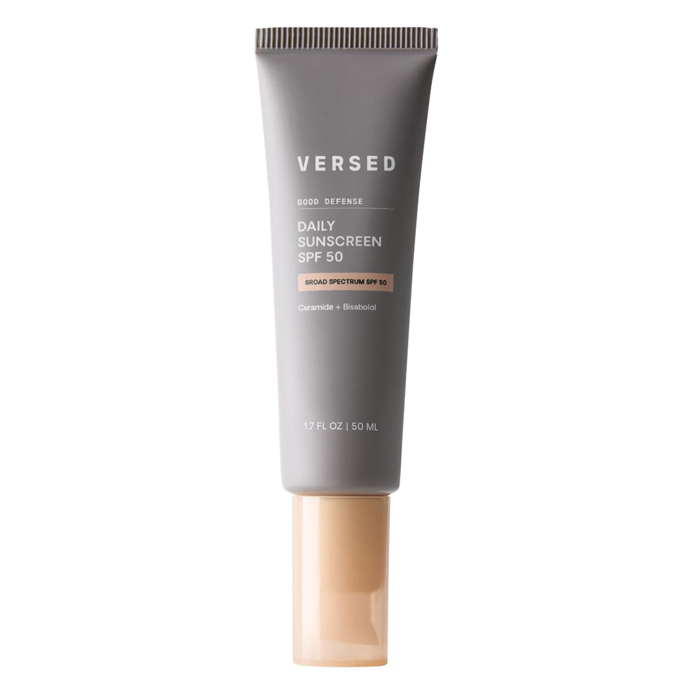 Versed Good Defense: botella de protector solar facial con SPF 50 para uso diario.