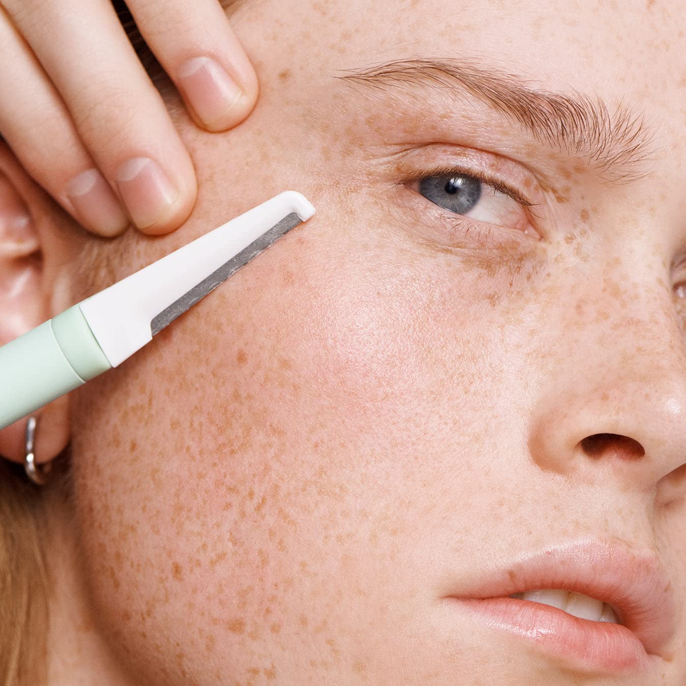 Versed dermaplanado: ideal para limpieza de cejas con precisión.
