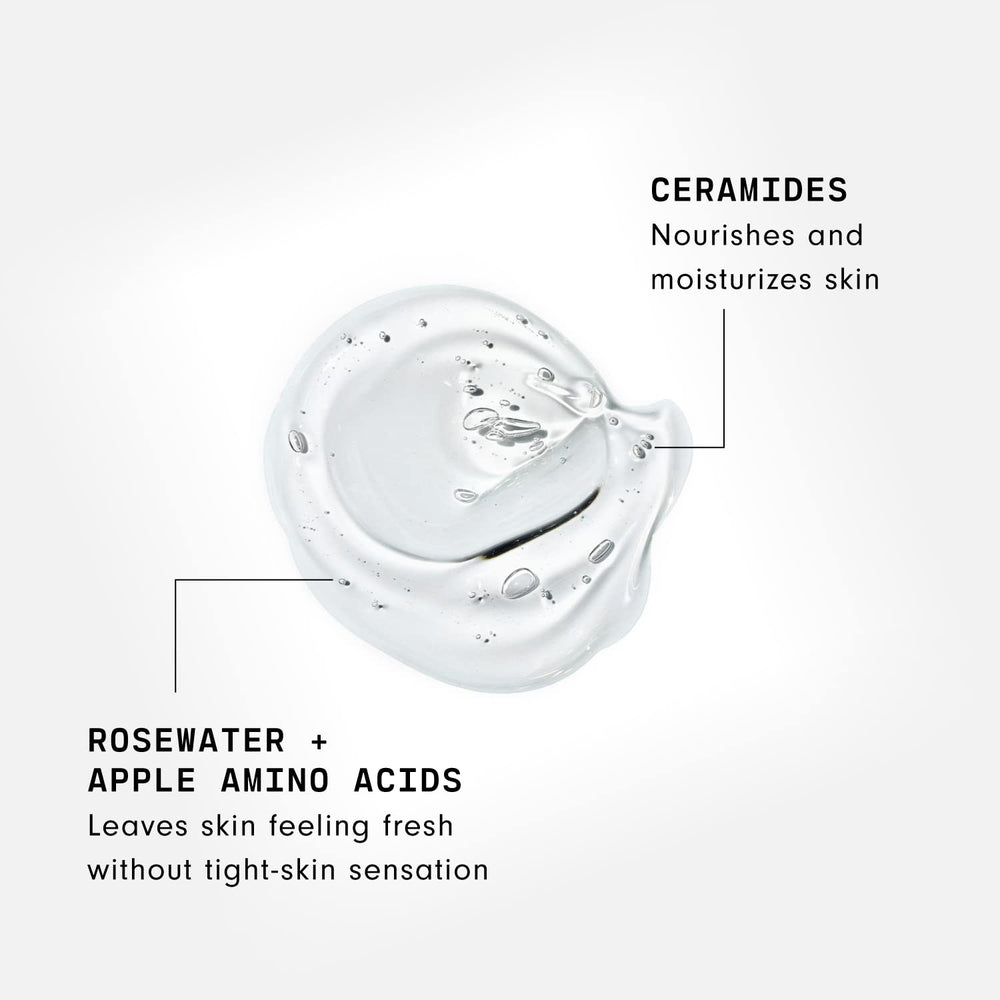 Rostro lavándose con Versed para una limpieza suave y efectiva.
