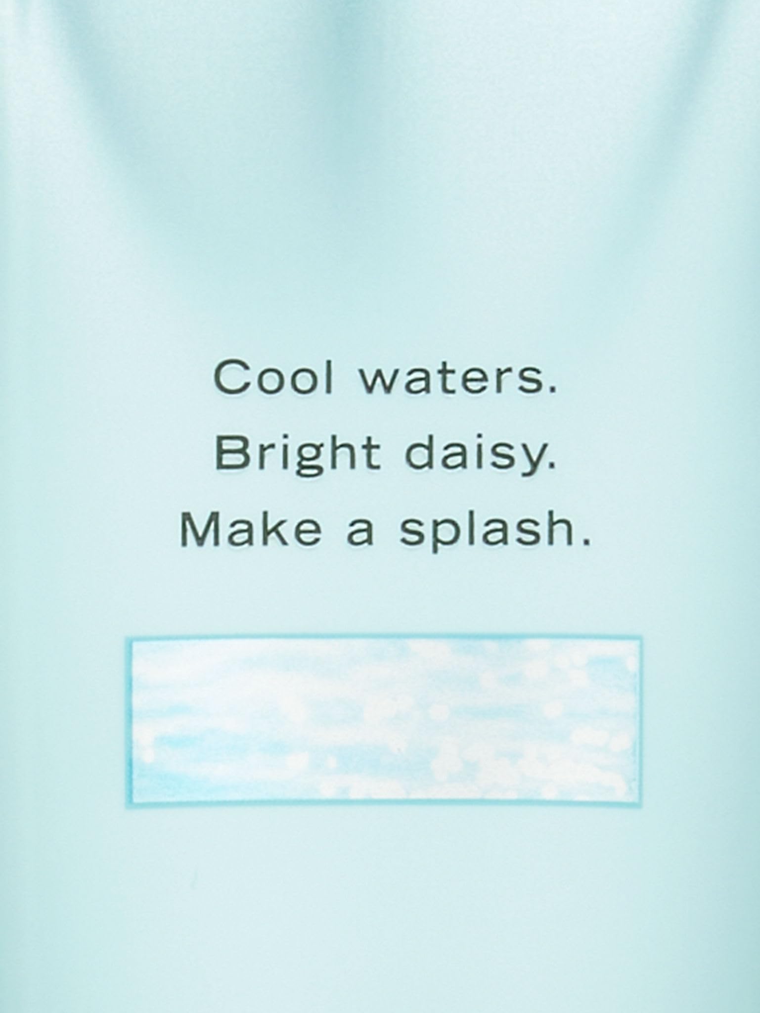 Aplicación de Aqua Kiss en manos y cuerpo para uso diario.