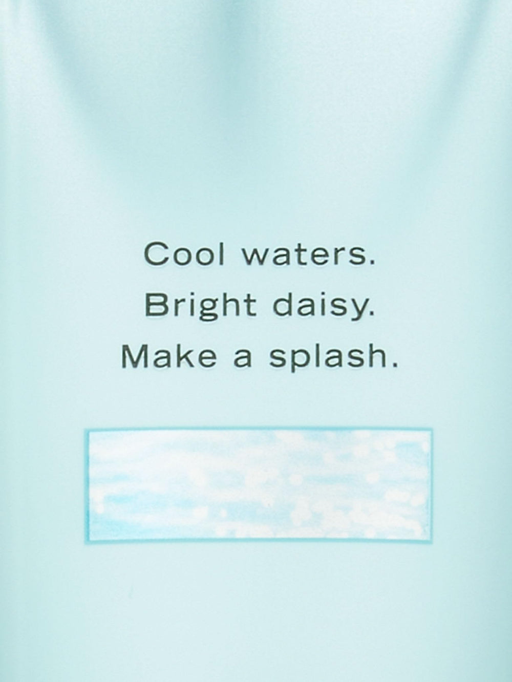 Aplicación de Aqua Kiss en manos y cuerpo para uso diario.