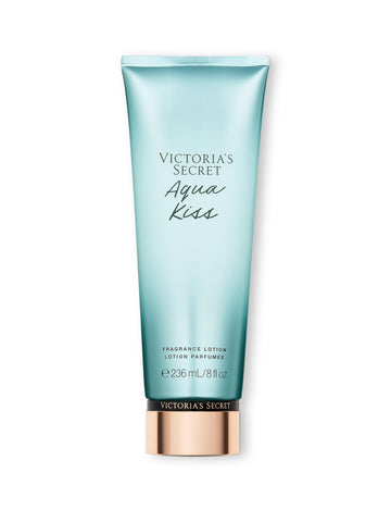 Loción perfumada Aqua Kiss de Victoria's Secret en frasco, hidratación y fragancia para todo el día.