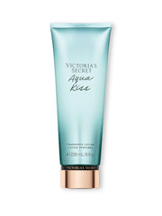 Loción perfumada Aqua Kiss de Victoria's Secret en frasco, hidratación y fragancia para todo el día.