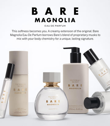 Escena de uso diario con Bare Magnolia para un aroma suave y femenino.