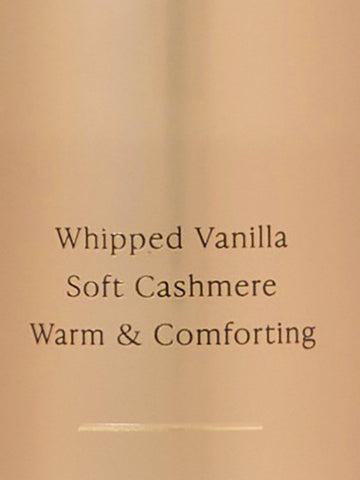 Bare Vanilla: notas vainilla batida y cashmere para aroma cremoso.