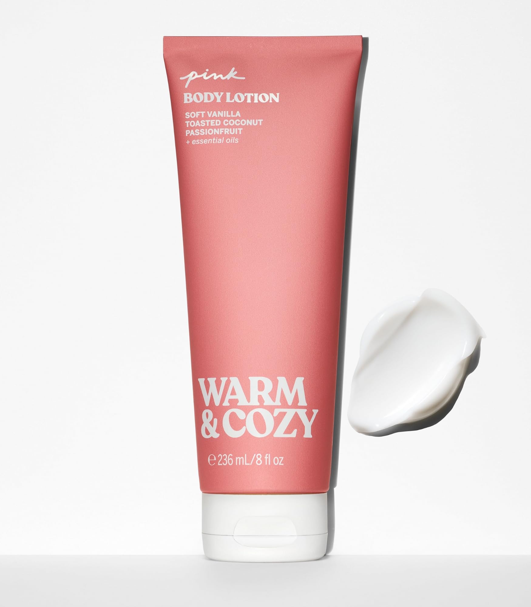 Victoria's Secret Pink Warm & Cozy, detalle de textura cremosa para piel suave.